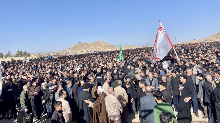 تصاویر/ شکوه تشییع شهید عبدالرحمن چاکرالحسینی در شهر ابرکوه