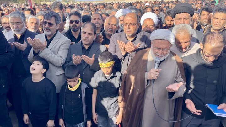 تصاویر/ شکوه تشییع شهید عبدالرحمن چاکرالحسینی در شهر ابرکوه