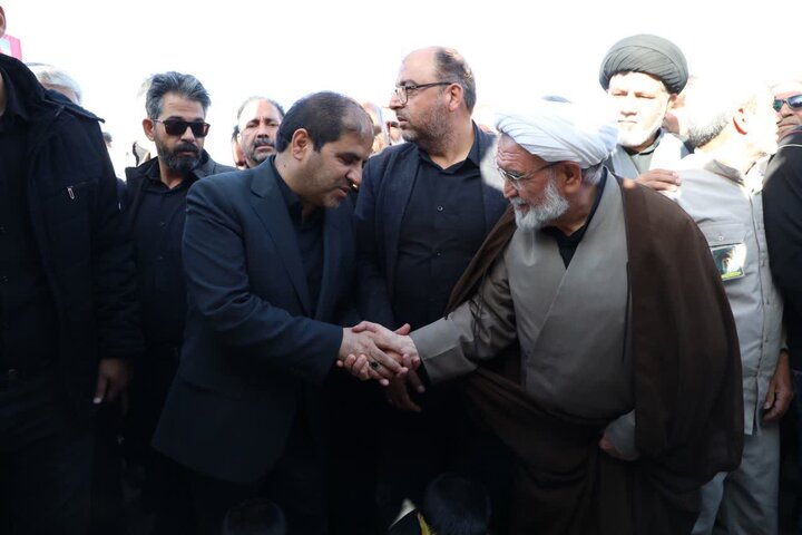 تصاویر/ شکوه تشییع شهید عبدالرحمن چاکرالحسینی در شهر ابرکوه