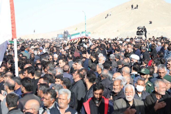 تصاویر/ شکوه تشییع شهید عبدالرحمن چاکرالحسینی در شهر ابرکوه