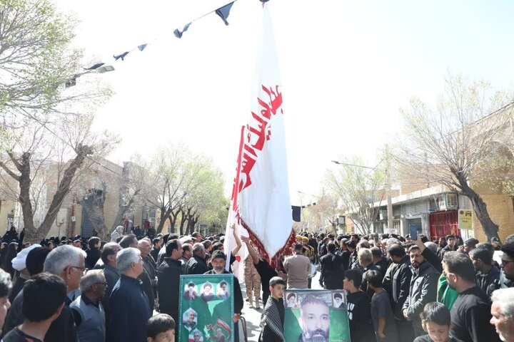 تصاویر/ شکوه تشییع شهید عبدالرحمن چاکرالحسینی در شهر ابرکوه