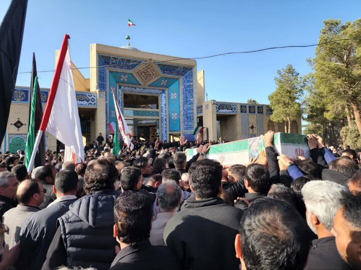 تصاویر/ شکوه تشییع شهید عبدالرحمن چاکرالحسینی در شهر ابرکوه
