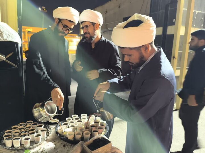 تصاویر/برگزاری شب ایستگاه صلواتی مدرسه علمیه امام صادق جیرفت