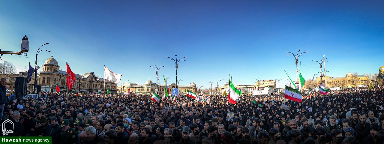فیلم| حضور پرشور امت امام خامنه‌ای در میدان امام خمینی همدان