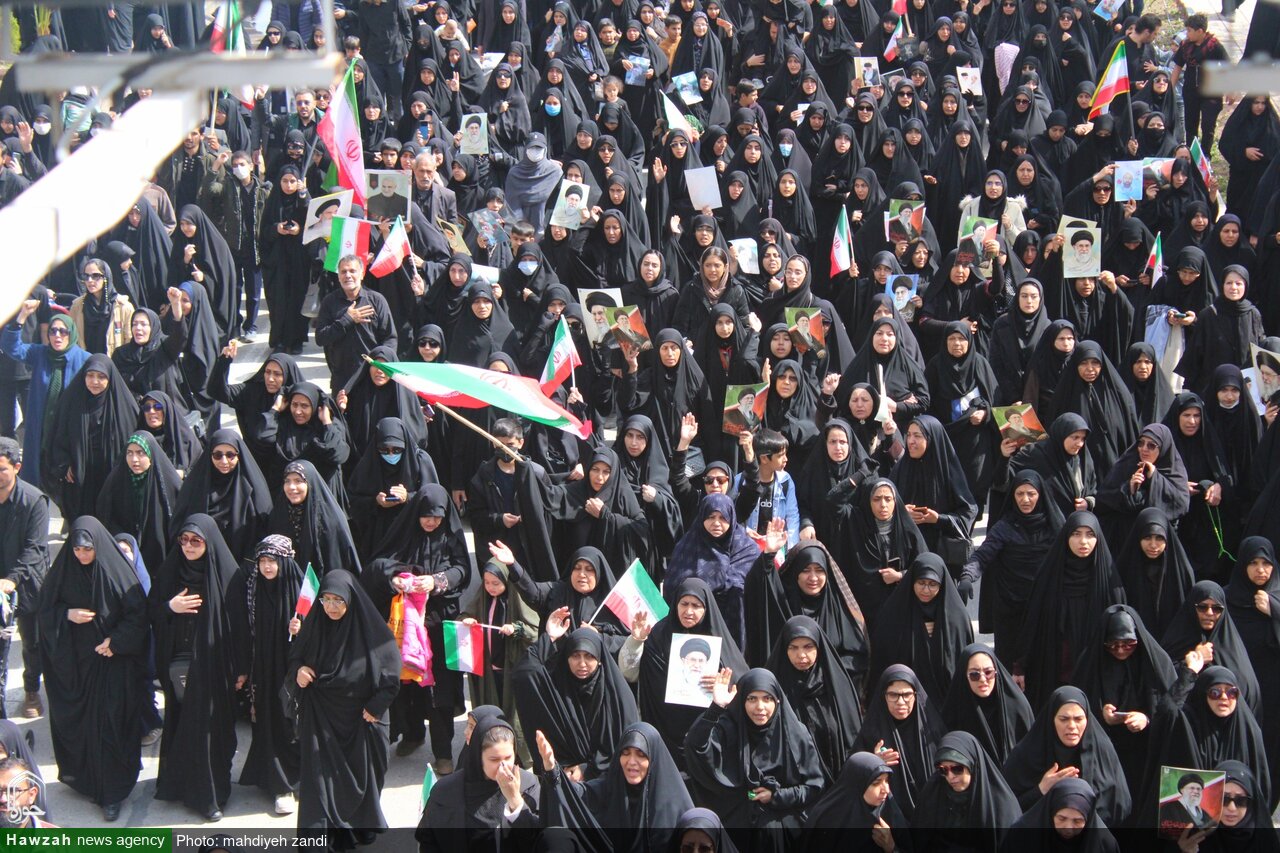 تصاویر/ حضور پرشور بانوان طلبه کرمان در مراسم تشییع پیکر مطهر شهدای هوانیروز