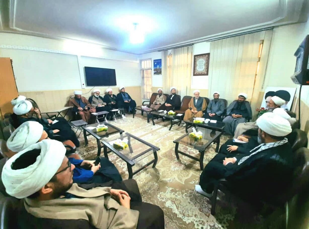 نشست بلاغ مبین مدیران مدارس علمیه کاشان برگزار شد+عکس