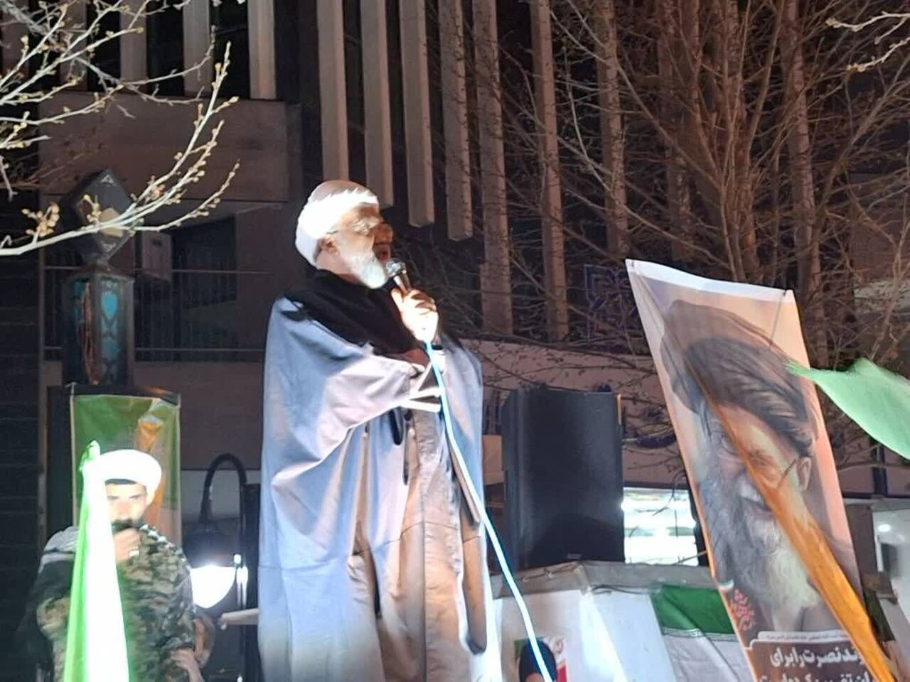 حضور باصیرت ملت ایران در صحنه، خنثی‌کننده توطئه‌های دشمنان است