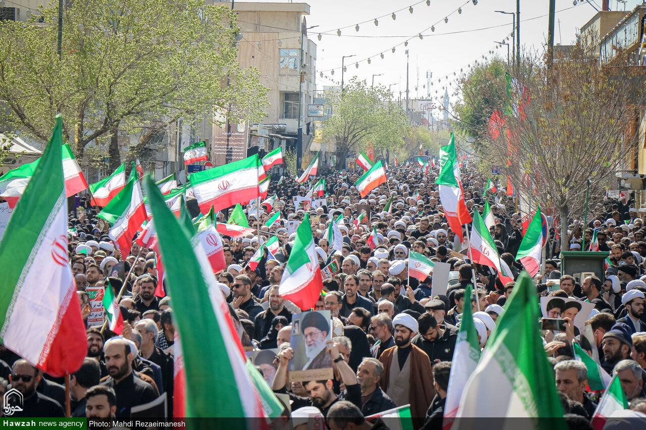 Dandazon Jama'ar Qom a Sallar Juma'a; Jaddada Haɗin Kan Ƙasa da Ci Gaban Tafarkin Wilaya