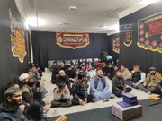 تصاویر/ قم المقدسہ میں دفترِ نمائندگیِ ولیِّ فقیہ  کے زیرِ اہتمام رہبرِ معظم کی شہادت کی پہلی شبِ جمعہ پر قرآن خوانی اور مجلسِ ترحیم
