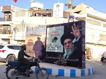 بنرهای تشکلهای خودجوش مردمی با موضوع شهادت امام خامنه‌ای در پاکستان