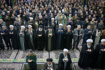 نماز جمعه از مهم‌ترین جلوه‌های وحدت اسلامی است