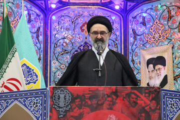 تأکید امام جمعه موقت رشت بر ادامه راه انقلاب و ایستادگی در برابر دشمن