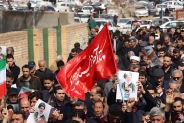 تصاویر/ راهپیمایی نمازگزاران جمعه شهرستان سمنان در تجدید میثاق با آرمان‌های بلند امام شهید انقلاب اسلامی
