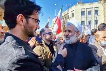 ابتکار عمل در میدان جنگ به دست جمهوری اسلامی است / مردم صحنه را ترک نکنند