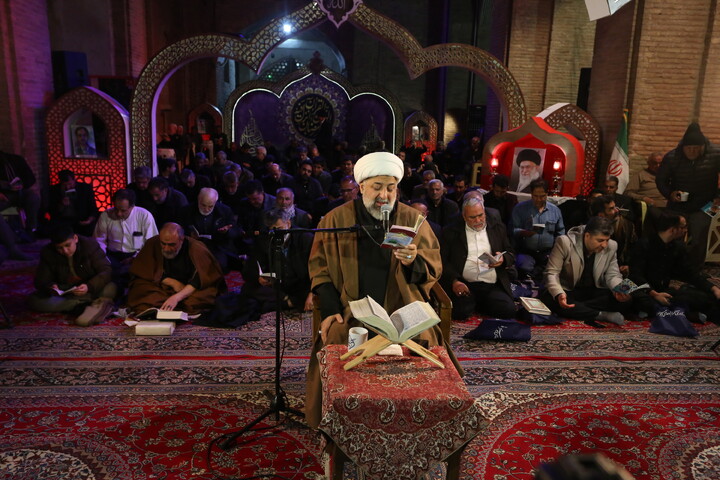 تصاویر / مراسم پر فیض دعای ابوحمزه ثمالی در مسجد جامع اصفهان