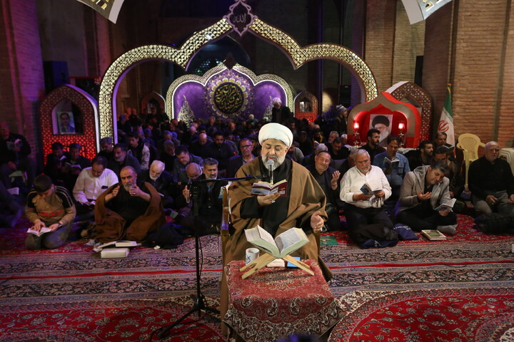 تصاویر / مراسم پر فیض دعای ابوحمزه ثمالی در مسجد جامع اصفهان