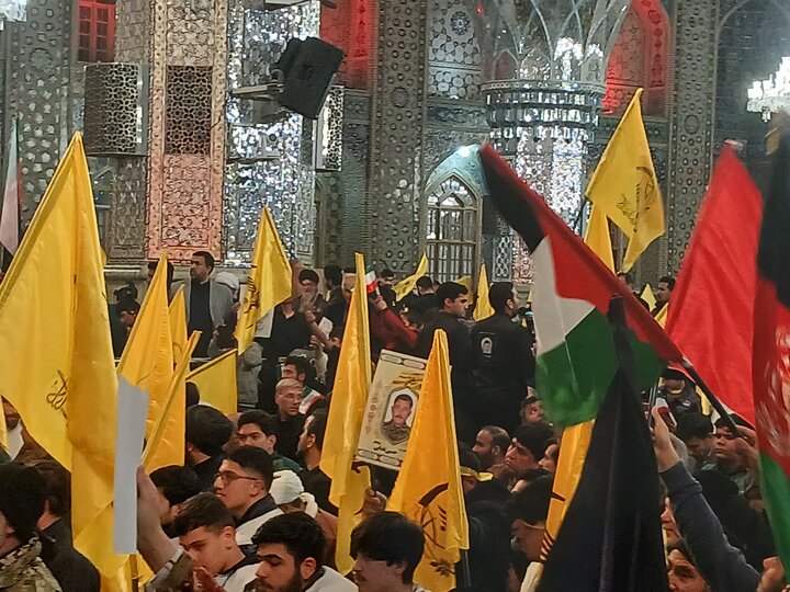 تصاویر/ اجتماع بزرگ مهاجرین افغانستانی در محکومیت شهادت قائد امت در حرم مطهر رضوی