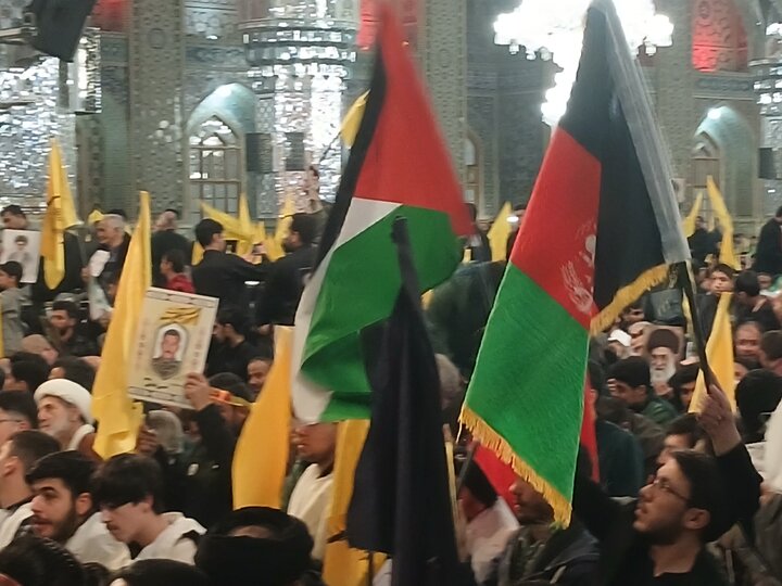 تصاویر/ اجتماع بزرگ مهاجرین افغانستانی در محکومیت شهادت قائد امت در حرم مطهر رضوی
