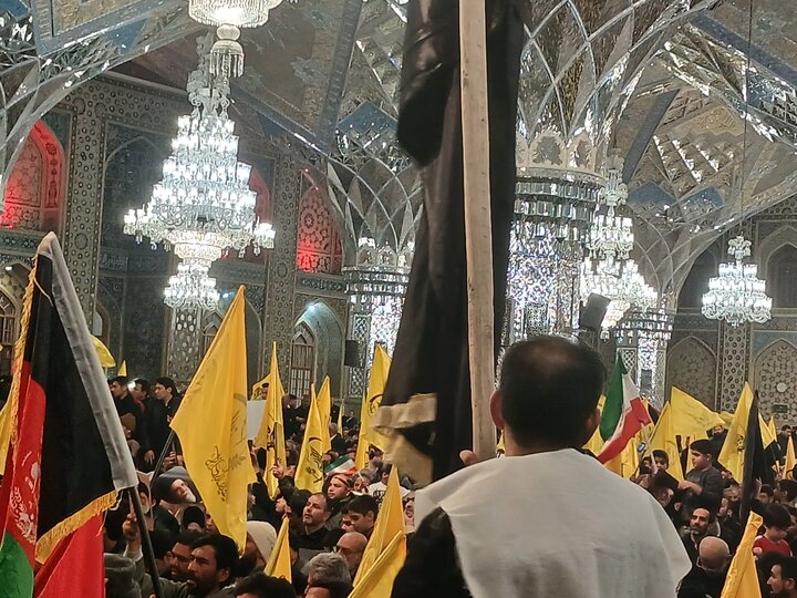 تصاویر/ اجتماع بزرگ مهاجرین افغانستانی در محکومیت شهادت قائد امت در حرم مطهر رضوی