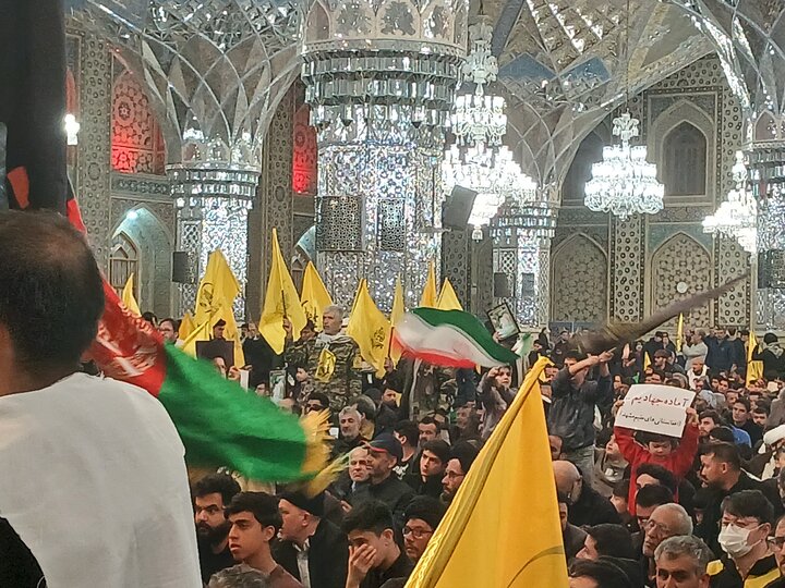 تصاویر/ اجتماع بزرگ مهاجرین افغانستانی در محکومیت شهادت قائد امت در حرم مطهر رضوی