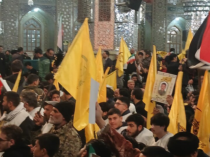 تصاویر/ اجتماع بزرگ مهاجرین افغانستانی در محکومیت شهادت قائد امت در حرم مطهر رضوی