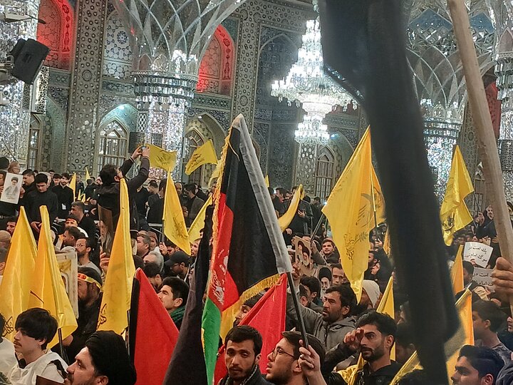 تصاویر/ اجتماع بزرگ مهاجرین افغانستانی در محکومیت شهادت قائد امت در حرم مطهر رضوی