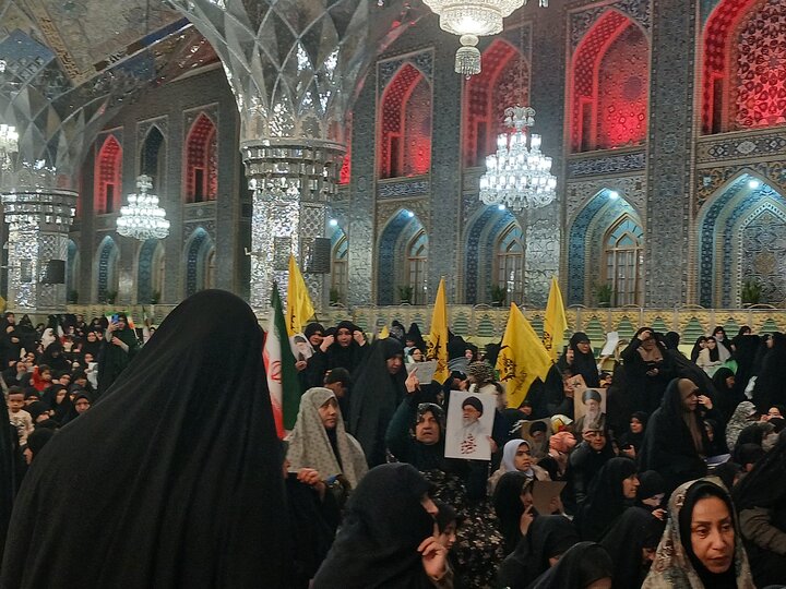 تصاویر/ اجتماع بزرگ مهاجرین افغانستانی در محکومیت شهادت قائد امت در حرم مطهر رضوی