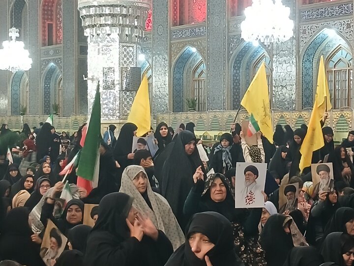 تصاویر/ اجتماع بزرگ مهاجرین افغانستانی در محکومیت شهادت قائد امت در حرم مطهر رضوی