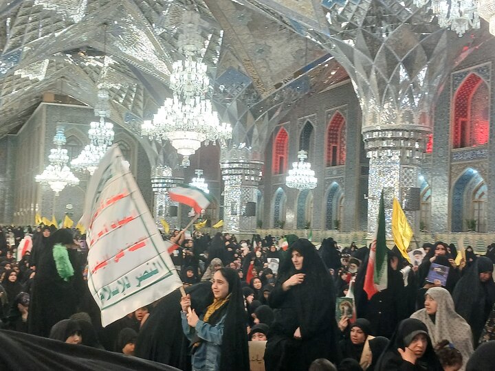 تصاویر/ اجتماع بزرگ مهاجرین افغانستانی در محکومیت شهادت قائد امت در حرم مطهر رضوی
