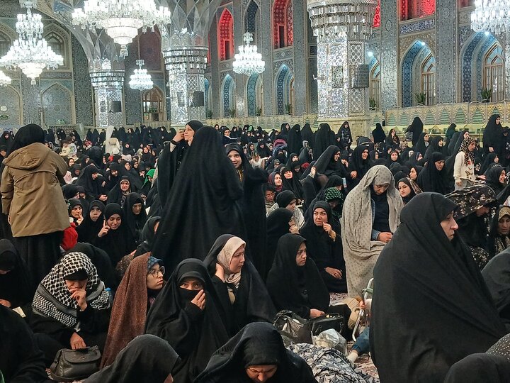 تصاویر/ اجتماع بزرگ مهاجرین افغانستانی در محکومیت شهادت قائد امت در حرم مطهر رضوی