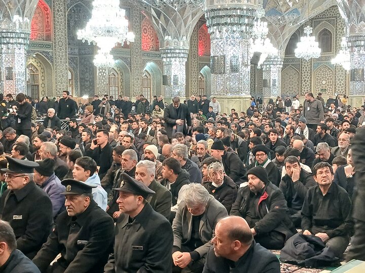 تصاویر/ اجتماع بزرگ مهاجرین افغانستانی در محکومیت شهادت قائد امت در حرم مطهر رضوی