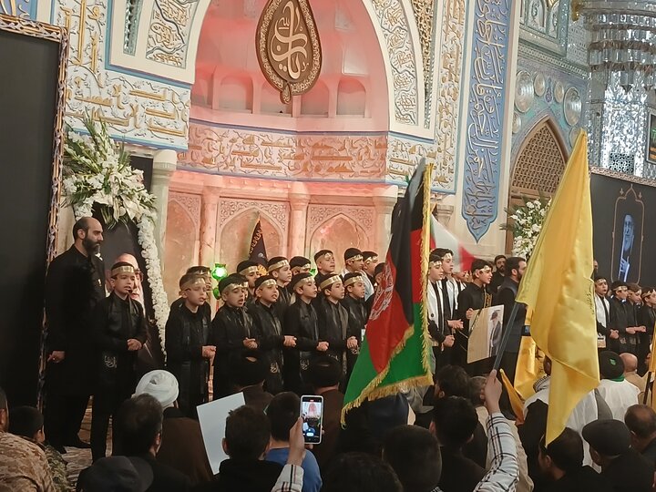 تصاویر/ اجتماع بزرگ مهاجرین افغانستانی در محکومیت شهادت قائد امت در حرم مطهر رضوی