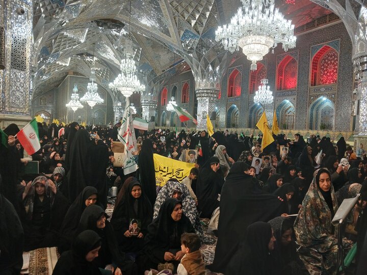 تصاویر/ اجتماع بزرگ مهاجرین افغانستانی در محکومیت شهادت قائد امت در حرم مطهر رضوی
