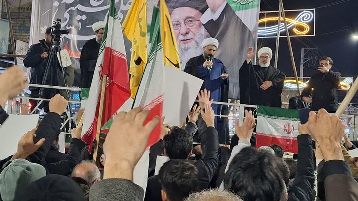 تصاویر/ قیام مردم میاندوآب در پنجمین شب متوالی در سوگ قائد امت