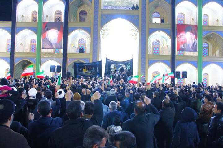 تصاویر/ نخلبرداری عاشورایی در ششمین روز شهادت امام خامنه ای در اردکان