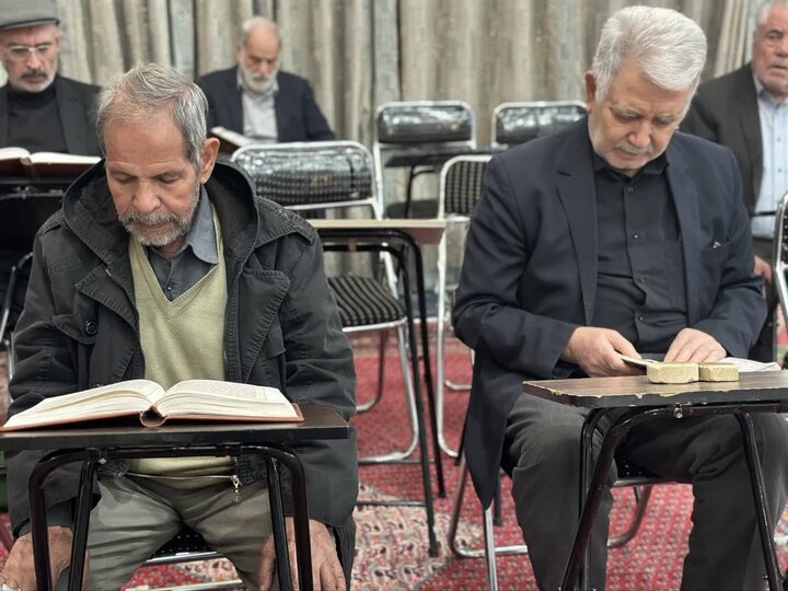 تصاویر/ محفل انس با قرآن به یاد شهدای تجاوز آمریکایی صهیونسیتی در مسجد ولیعصر(عج)