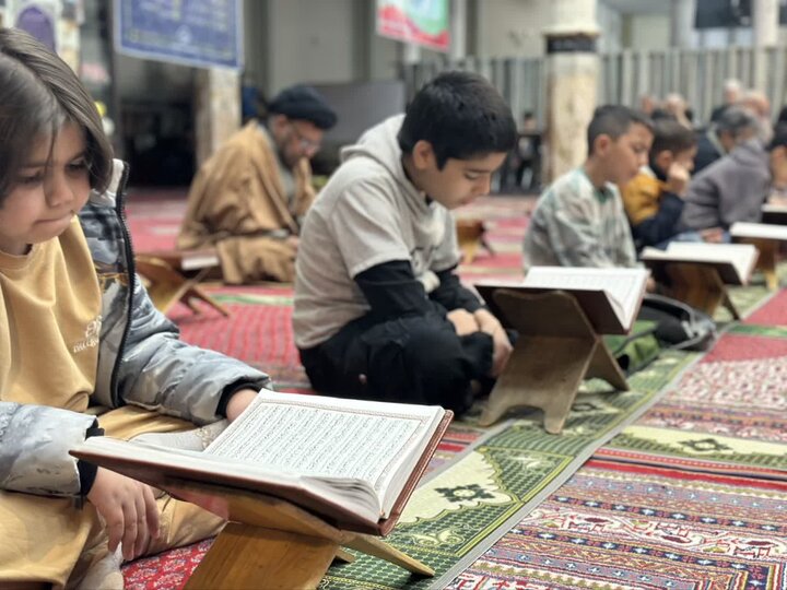 تصاویر/ محفل انس با قرآن به یاد شهدای تجاوز آمریکایی صهیونسیتی در مسجد ولیعصر(عج)