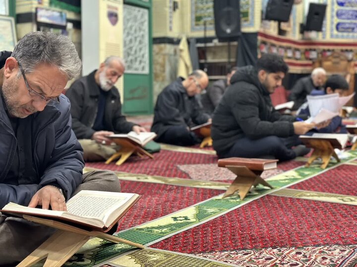 تصاویر/ محفل انس با قرآن به یاد شهدای تجاوز آمریکایی صهیونسیتی در مسجد ولیعصر(عج)