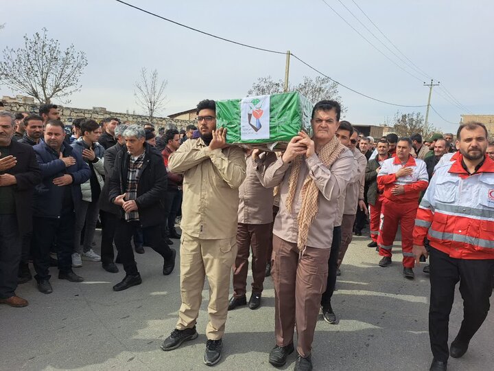 تصاویر/ تشییع پیکر مطهر شهید نیما رحیمی روی دستان مردم قدرشناس پلدشت