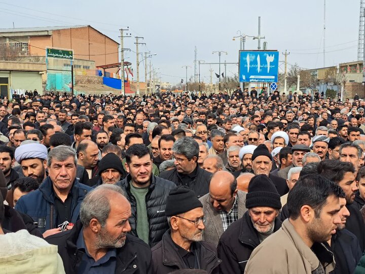 تصاویر/ تشییع پیکر مطهر شهید نیما رحیمی روی دستان مردم قدرشناس پلدشت
