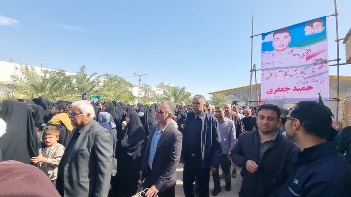 تصاویر/ تشییع شهید مدافع وطن در گناوه