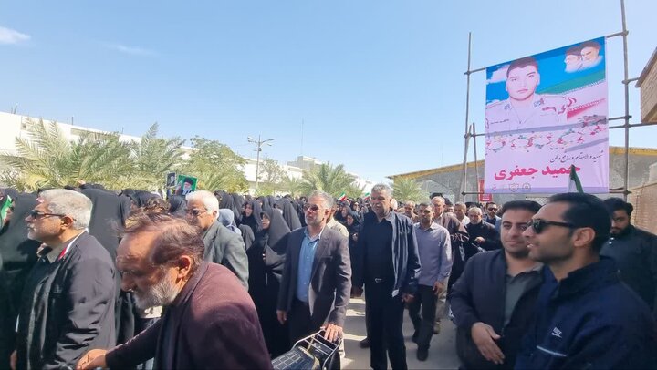 تصاویر/ تشییع شهید مدافع وطن در گناوه
