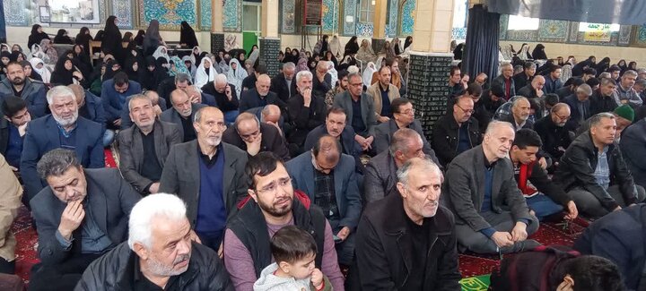 تصاویر/ نماز عبادی سیاسی جوشقان قالی
