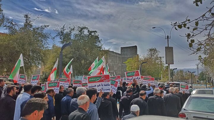 تصاویر/ نمازجمعه و راهپیمایی مردم منوجان در انتقام‌خواهی امام‌شهید