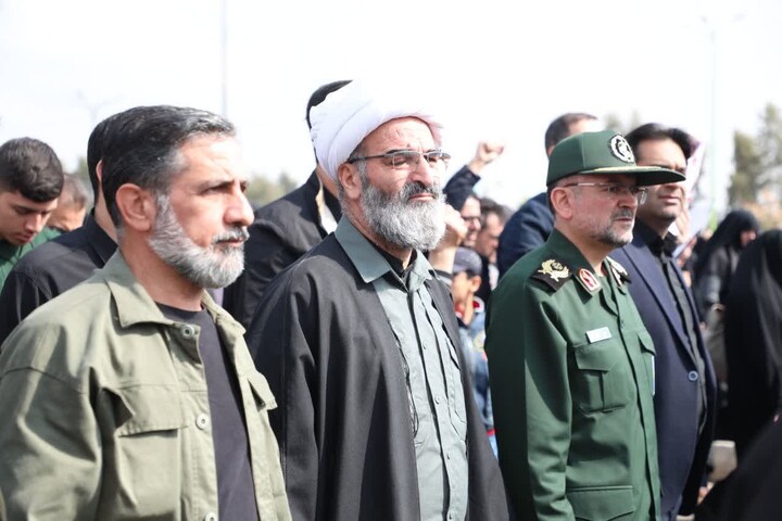 تصاویر/ راهپیمایی نمازگزاران جمعه شهرستان سمنان در تجدید میثاق با آرمان‌های بلند امام شهید انقلاب اسلامی