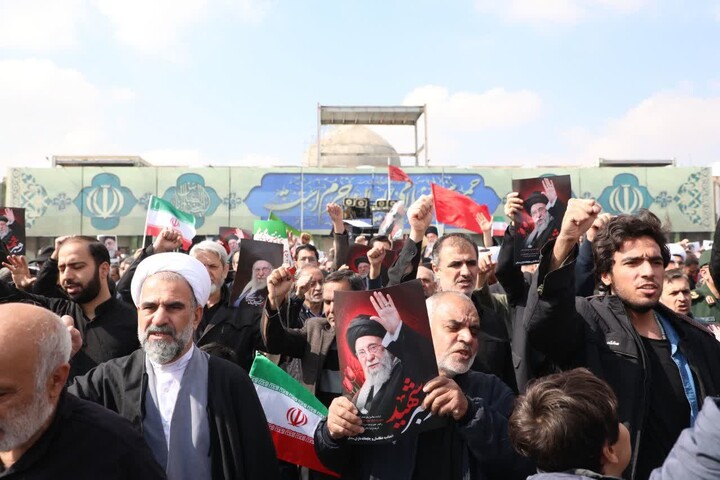 تصاویر/ راهپیمایی نمازگزاران جمعه شهرستان سمنان در تجدید میثاق با آرمان‌های بلند امام شهید انقلاب اسلامی