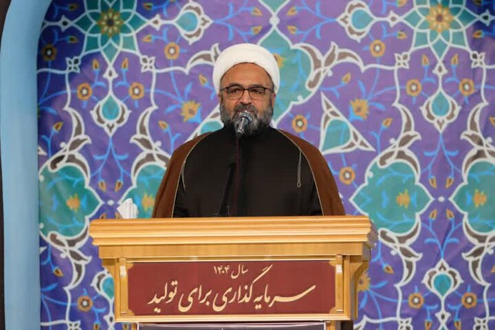 اقامه نماز بر پیکر شهدا