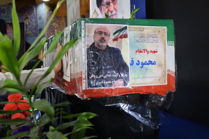اقامه نماز بر پیکر شهدا