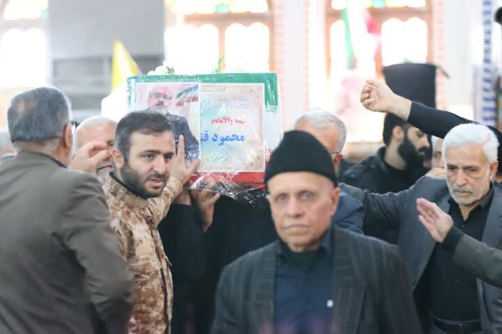 اقامه نماز بر پیکر شهدا