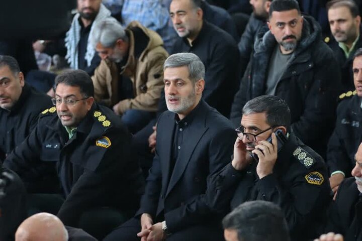 اقامه نماز بر پیکر شهدا